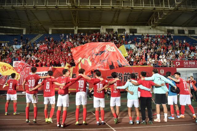 国足选帅时间线：9月5日公开选聘，今日邵佳一出任新帅（国足选帅进程回顾：9月5日启动公开选聘，邵佳一今日正式上任）