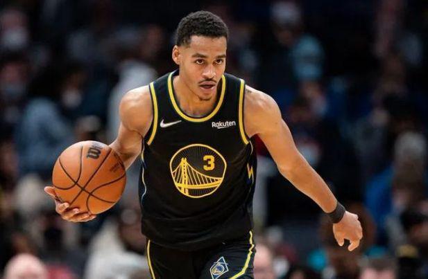 受伤的彭啸进入战上海U20的替补席，此前球员遭遇韧带损伤（韧带受伤在身，彭啸进入对阵上海U20的替补名单）