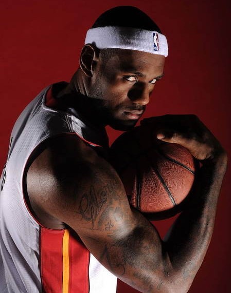 CBA杯战报：徐杰23分6助，广东102-69狂胜合肥狂风峻茂（CBA杯：徐杰23分6助攻发威，广东102-69大胜合肥狂风峻茂）