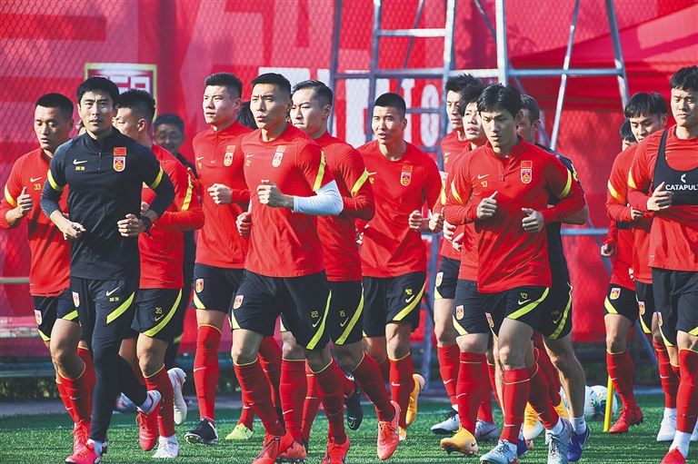 当选11月最佳球员，瓦尔迪是意甲首位获此殊荣的英格兰球员（瓦尔迪当选11月最佳，成意甲首位获此荣誉的英格兰球员）