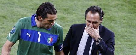 意媒：莱奥缺席米兰合练无缘出战萨索洛，弗法纳有望本轮复出（意媒：弗法纳有望本轮复出，莱奥因缺席米兰合练或无缘战萨索洛）