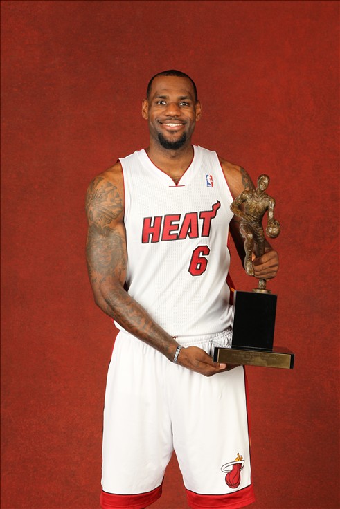 巴甲末轮赛前，内马尔获赠桑托斯生涯150球纪念品（巴甲收官战前，内马尔获颁桑托斯生涯150球纪念品）