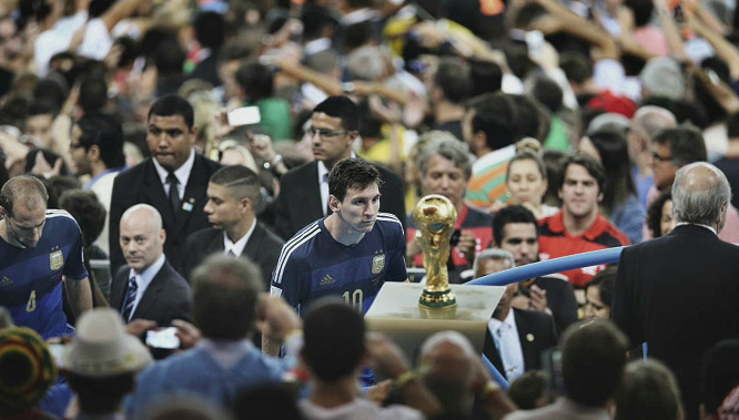 康宁汉姆：盛赞队友拥有振金手指，盼其冲击最佳防守球员（康宁汉姆力赞队友具“振金之手”，期待其角逐最佳防守球员）