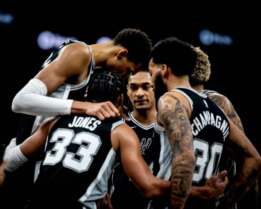 李金羽：今年的联赛看到了积极的改变，明年我们的困难会更多（李金羽：本赛季呈现积极转变，来年挑战将更严峻）