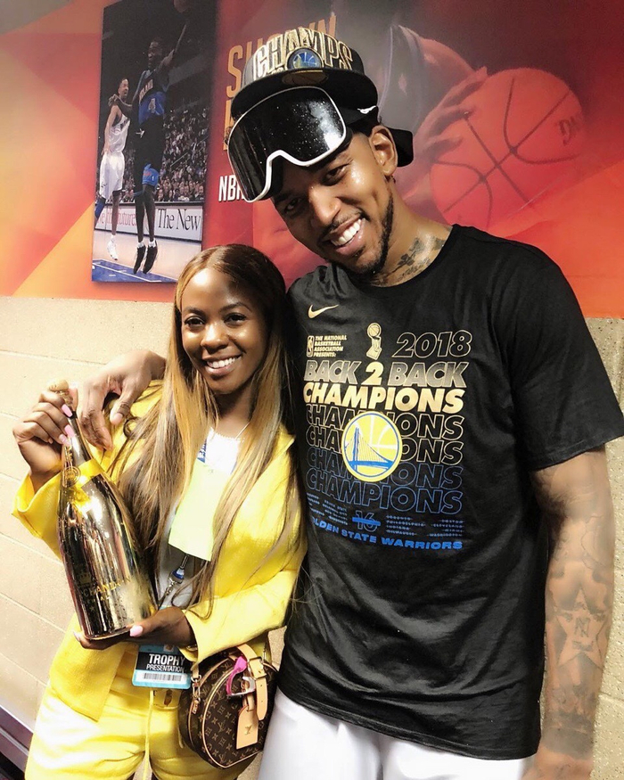 3C：退役三天前我和莱万说不想再为任何球队踢球，除非是巴萨（3C：退役前三天我告诉莱万，除了巴萨，我不会再为任何球队效力）