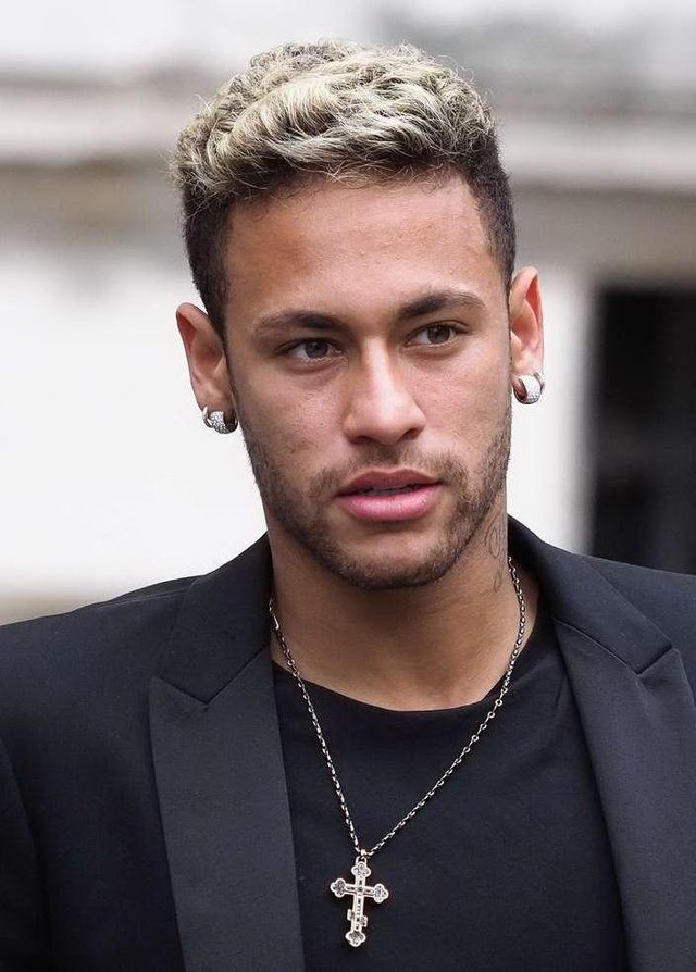 历史首次首发！埃迪vs杨瀚森跳球（迎来首次首发，埃迪与杨瀚森中圈争球）