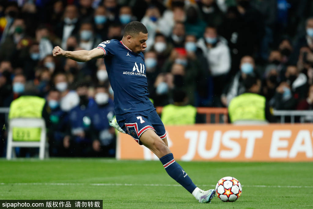 科贝记者：阿隆索在雅典主动和维尼修斯等球员改善关系（COPE记者：阿隆索在雅典主动修复与维尼修斯等球员的关系）