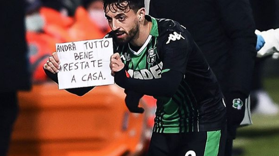 曼联本赛季在劫富济贫中表现突出，对阵强队全胜，但中下游球队难求一胜，有望争夺欧冠资格。（曼联本季上演“劫富济贫”：强敌面前全胜，中下游难取三分，仍有望冲击欧冠名额）