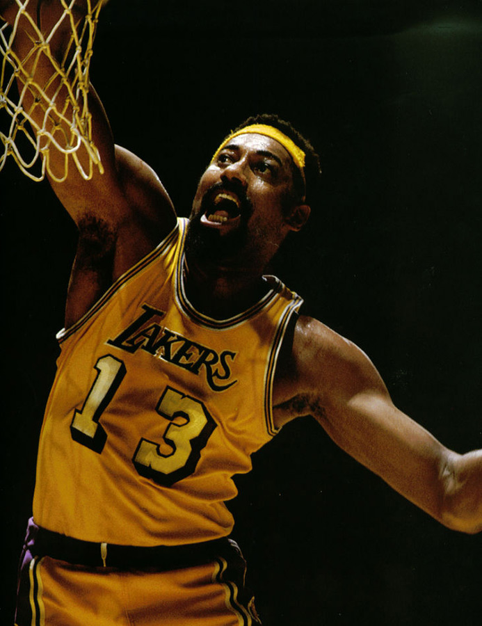 米兰公布客战都灵首发，莱奥、恩昆库领衔锋线（米兰客战都灵首发出炉，莱奥与恩昆库领衔锋线）