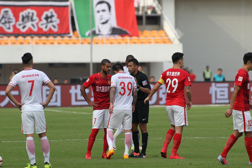 顶级助攻手：法国国脚&曼城10号谢尔基对阵樱桃数据（助攻大师：法国国脚曼城10号谢尔基对樱桃数据盘点）