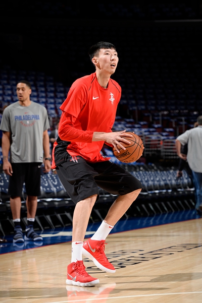 周定洋入围亚冠最佳球员，但因限薪令遭拒，欲重返欧洲或改身份寻求更高薪资。（周定洋跻身亚冠最佳候选，却因限薪遭拒，拟重返欧洲或改身份谋更高薪资）