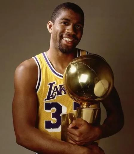 狂揽1900万！郑钦文积液反弹100%，2026能冲大满贯吗？（豪取1900万！郑钦文伤情出现反复，2026能否问鼎大满贯？）